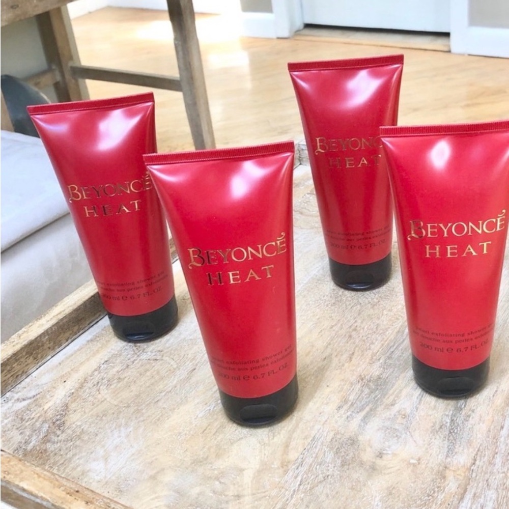 HOLD for RITA- Set of 4 Beyoncé Heat Pearl Exfoliating Shower Gel